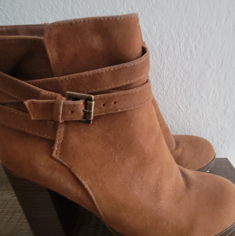 Boots - Picture 2 of 5